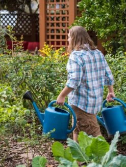 French Blue Watering Can -Gardening Supplies 06341 1390 tif